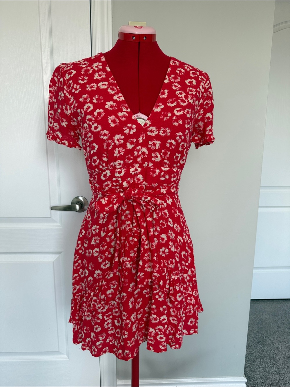 Sadie & Sage Red Floral Tie-Waist V-Neck Mini Dress